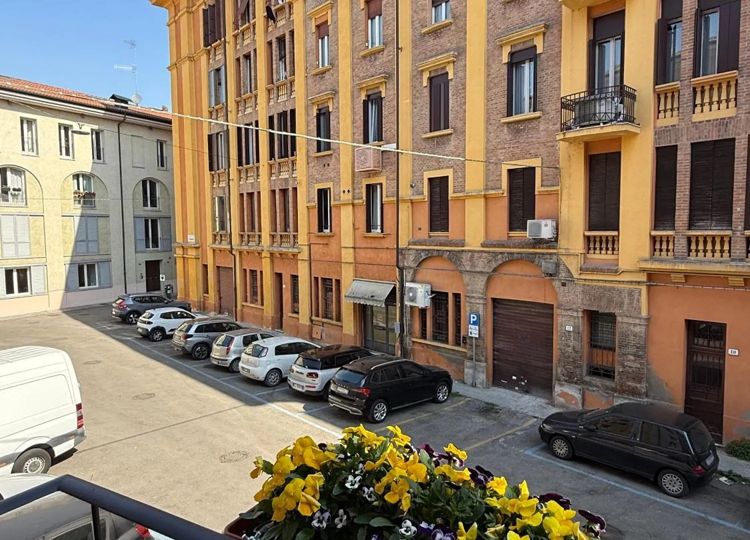 Rooms Primo Piano Modena 0*,